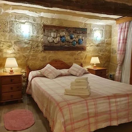 B&S Accommodation Renovated 18 Century House Of Character In Ghaxaq Exterior photo